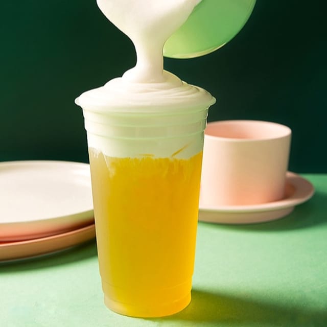 Cheese Foam Four Season Oolong Tea.