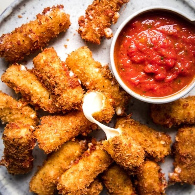 Mozzarella Stick 炸奶酪条.